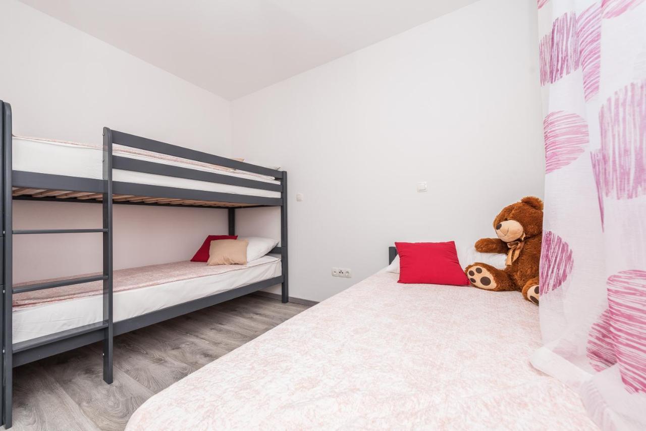 Apartments Janice Pakoštane Екстериор снимка