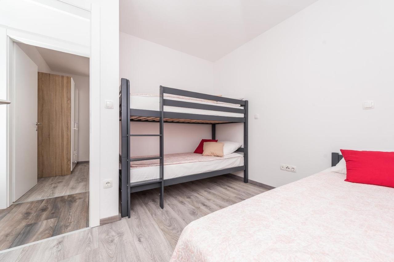 Apartments Janice Pakoštane Екстериор снимка