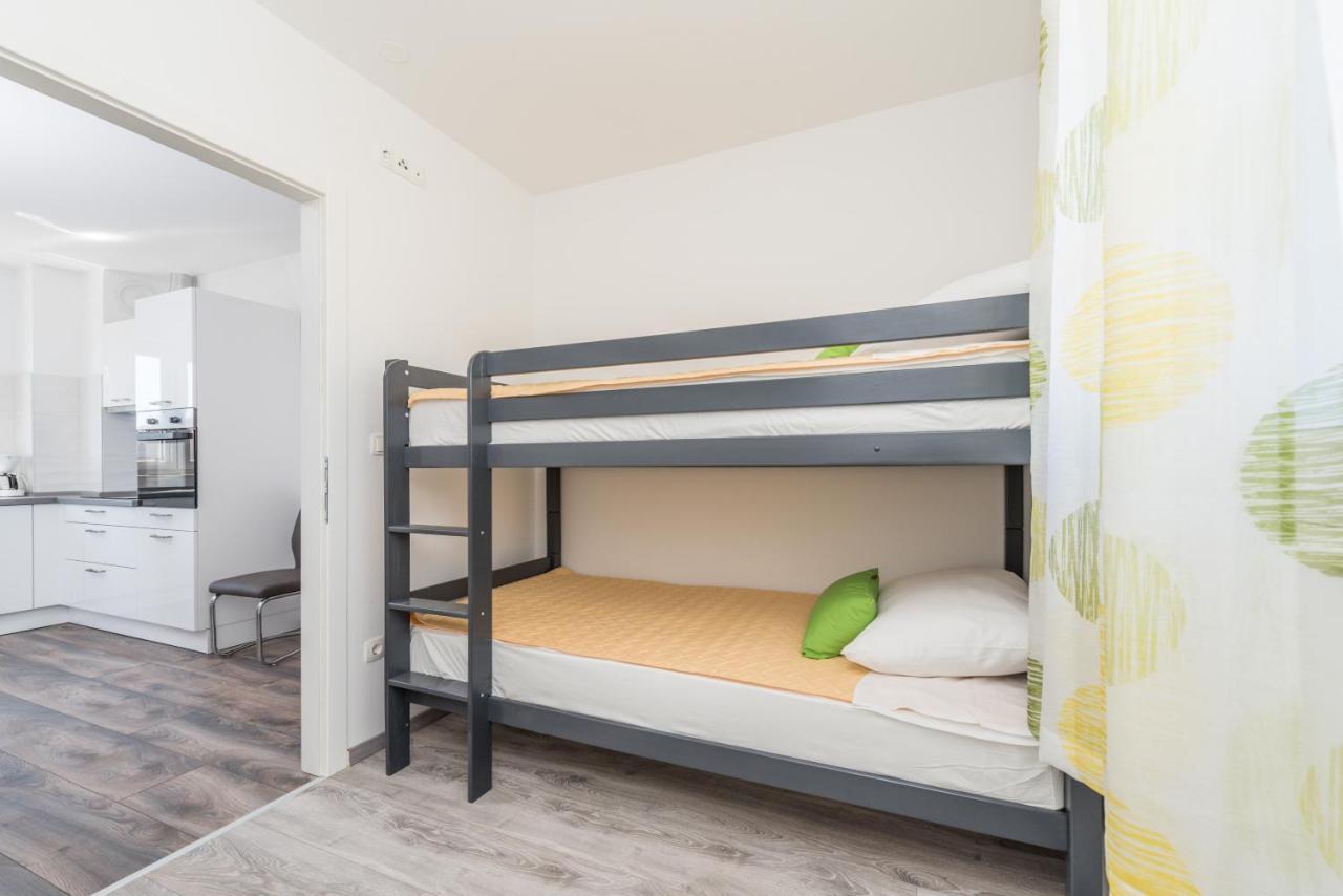 Apartments Janice Pakoštane Екстериор снимка